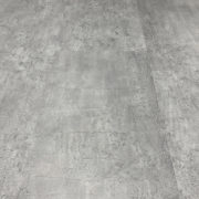 Piso Vinílico SPC 10052686 Concrete 5mm con manta - Imagen 4