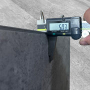 Piso Vinílico SPC 10052686 Concrete 5mm con manta - Imagen 5